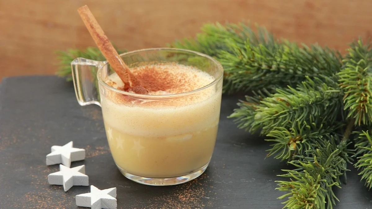 J'ai testé la recette du punch aux œufs du marché de Noël : voici l'astuce pour une mousse parfaite