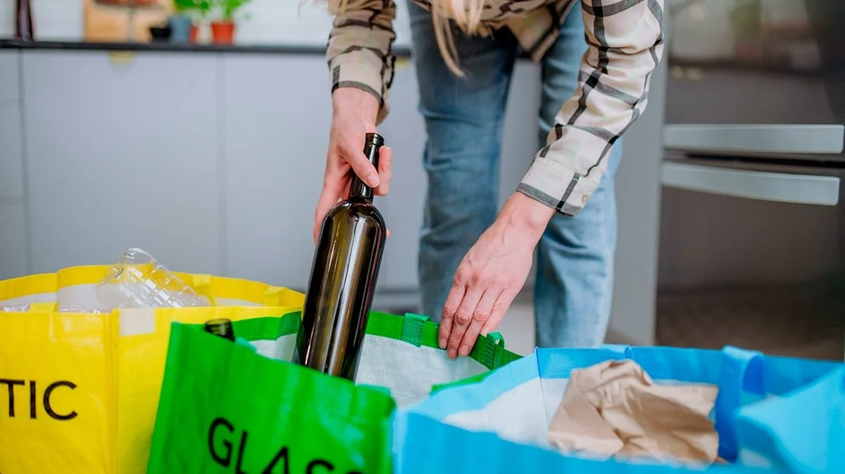 Où jeter les verres brisés ? L’astuce du verre vert qui accepte toutes les couleurs