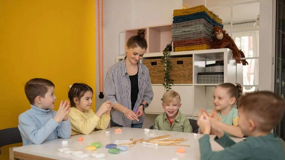 Trois règles d'or avant d'offrir un cadeau de Noël à l'enseignant de votre enfant (pour éviter les ennuis)