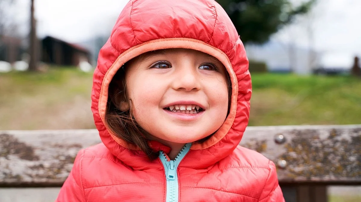 Pourquoi les professionnels mettent toujours une balle de tennis dans la machine à laver de leurs doudounes