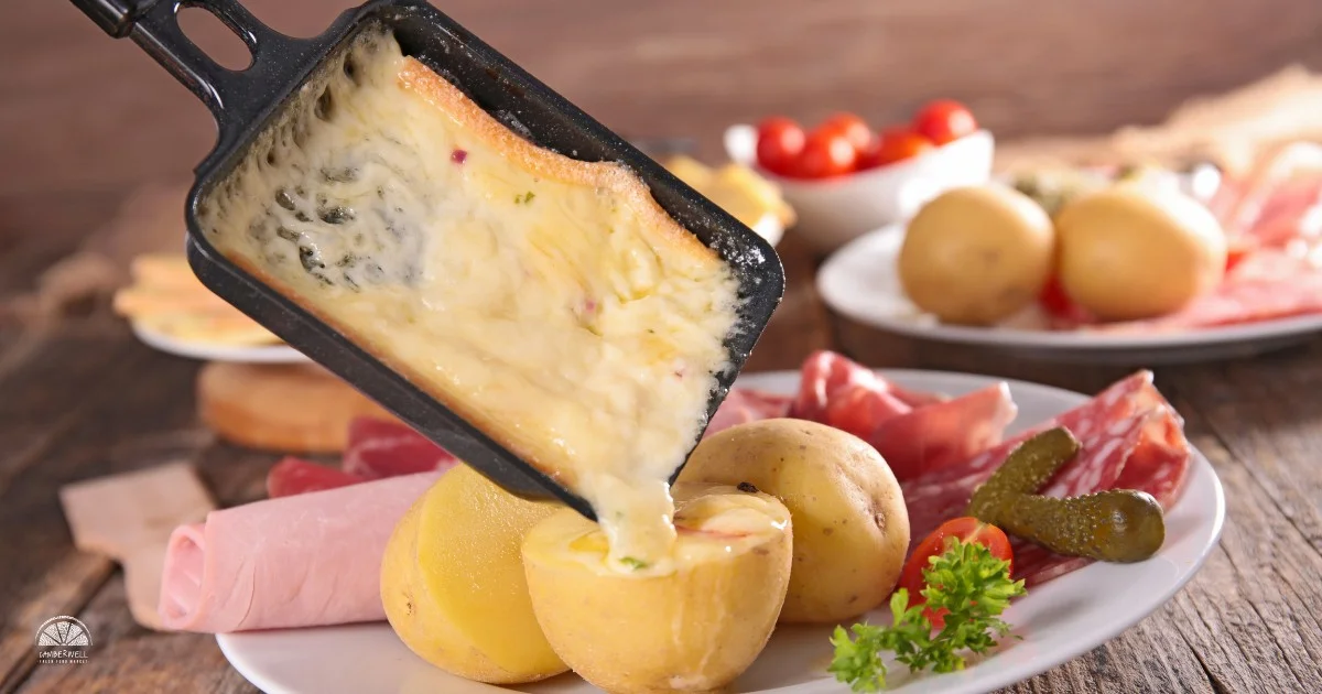 Oubliez 200g : voici la vraie quantité de fromage à raclette par personne selon les pros - image 1