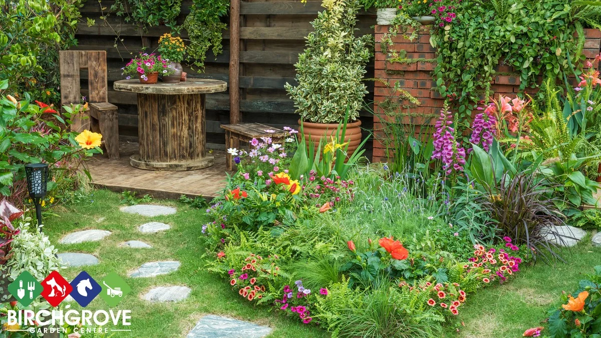 dumarcdecafedan-gen-2.webp Du marc de café dans vos rosiers ? Pourquoi cette astuce les fait fleurir deux fois plus. - image 1