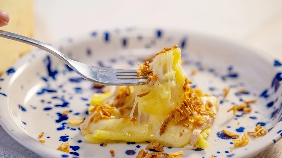 Pourquoi les chefs suisses mettent des pâtes dans leurs coupelles à raclette