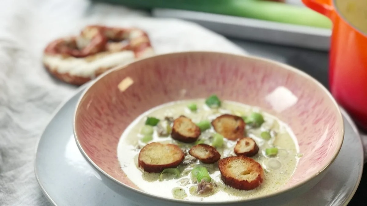 Ce secret de chefs pour rendre la soupe poireaux-fromage crémeuse sans ajouter de crème
