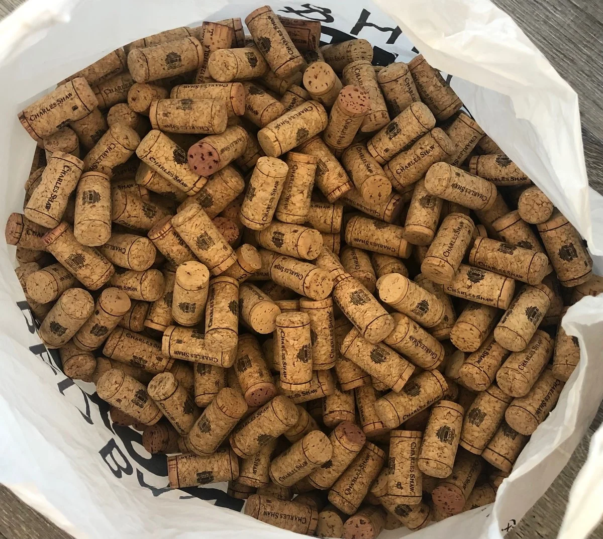 Des bouchons de liège émiettés dans le compost ? L'accélérateur de décomposition que personne ne connaît.