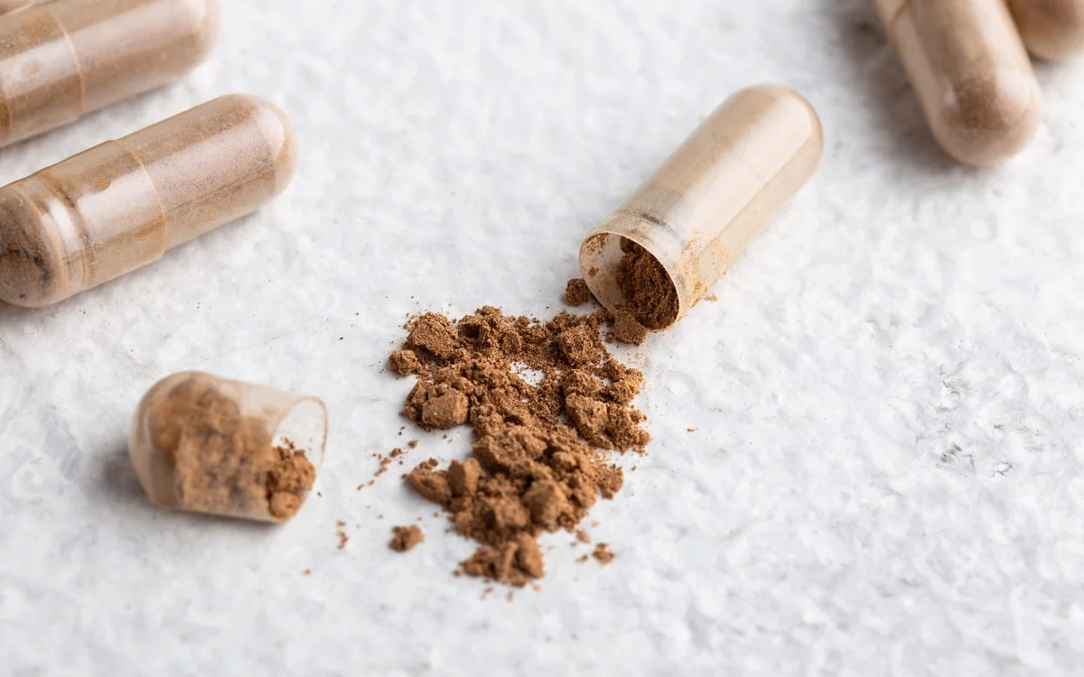 Curcumine, Ashwagandha, Thé vert : la liste cachée des 6 compléments qui peuvent détruire votre foie - image 2