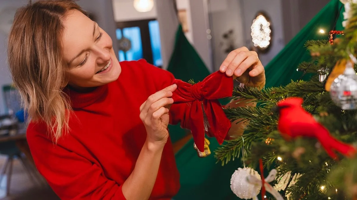 Pourquoi les Allemands cachent un cornichon dans leur sapin de Noël (et les trois autres tendances découvertes par l'étude)