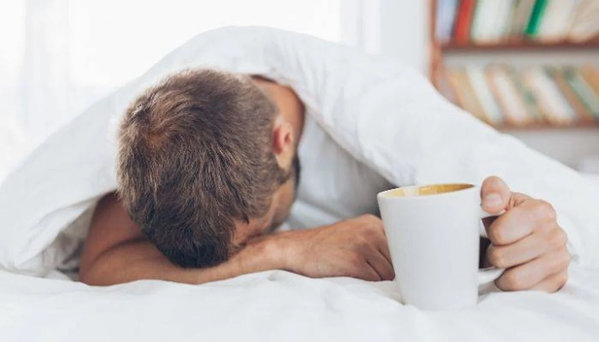 Pourquoi votre thé vert du soir peut cacher autant de caféine qu