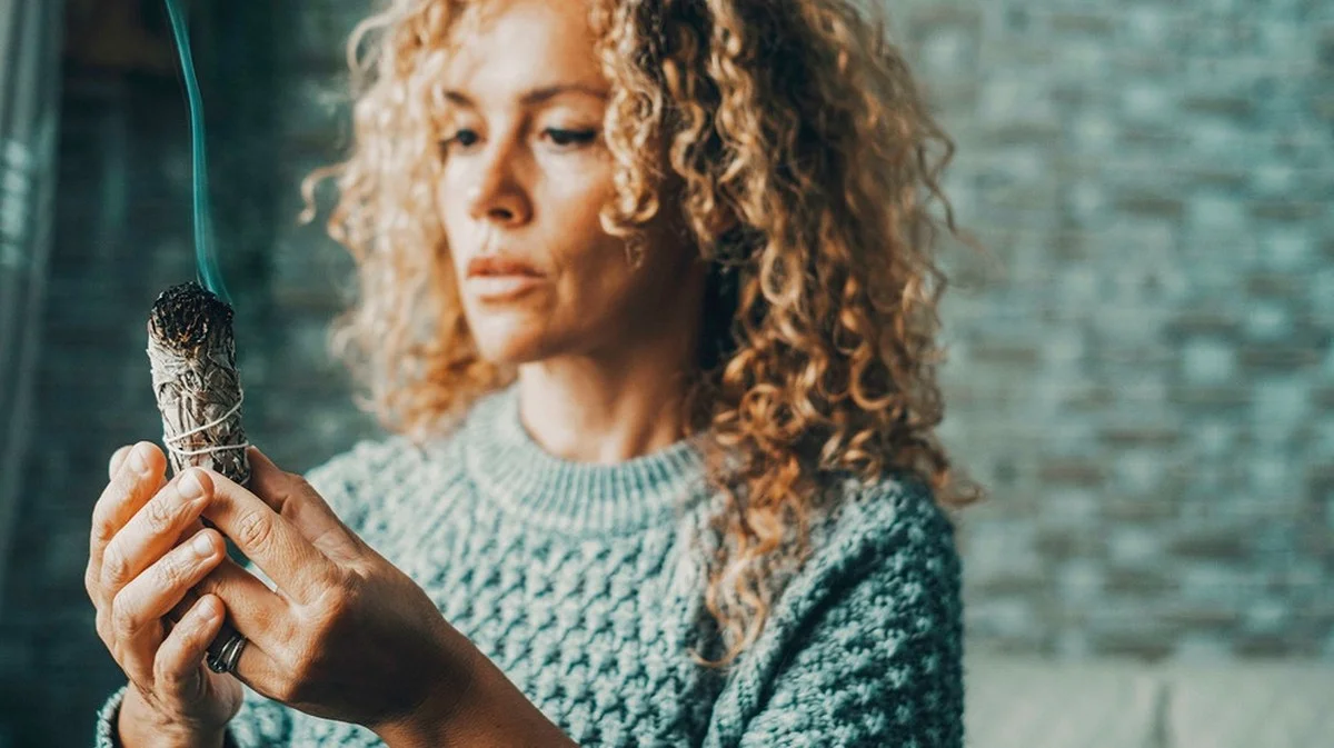 Pourquoi il faut absolument brûler de l'encens aujourd'hui : le secret des vieilles maisons