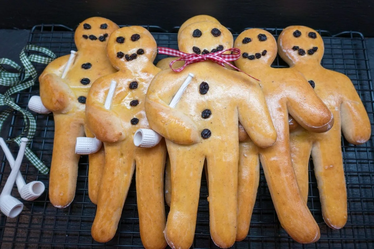 lesecretdesboul-extra-1.webp Le secret des boulangers allemands : pourquoi ils mettent ces cochons porte-bonheur dans leur four en hiver - image 1