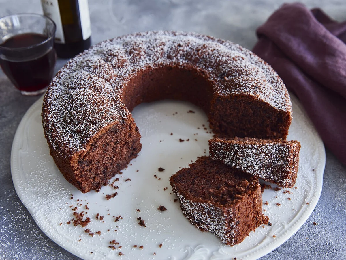 Le gâteau au vin rouge : la recette secrète qui le rend inratable et incroyablement moelleux - image 1