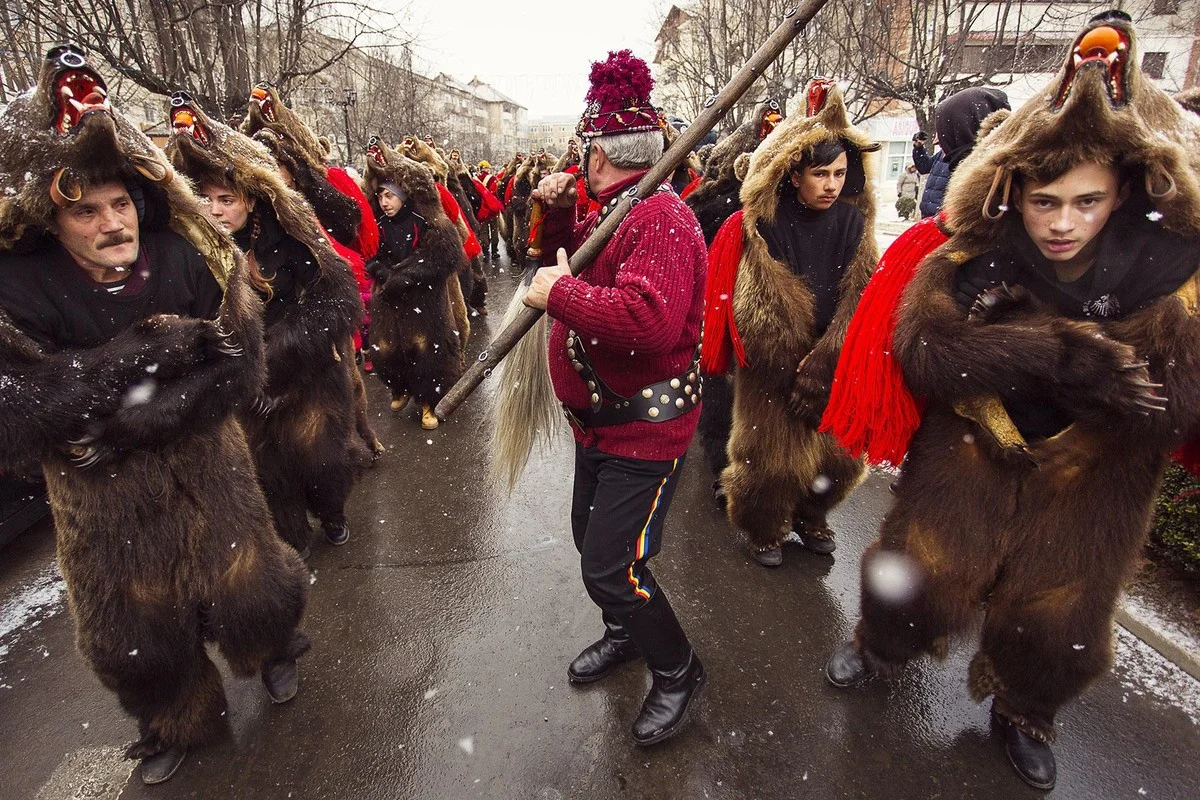 Le sous-vêtements rouges ne suffisent pas : 7 rituels du Nouvel An pour VRAIMENT garantir la chance en 2025 - image 1
