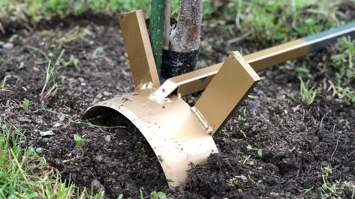 Une vieille passoire métallique au jardin ? L