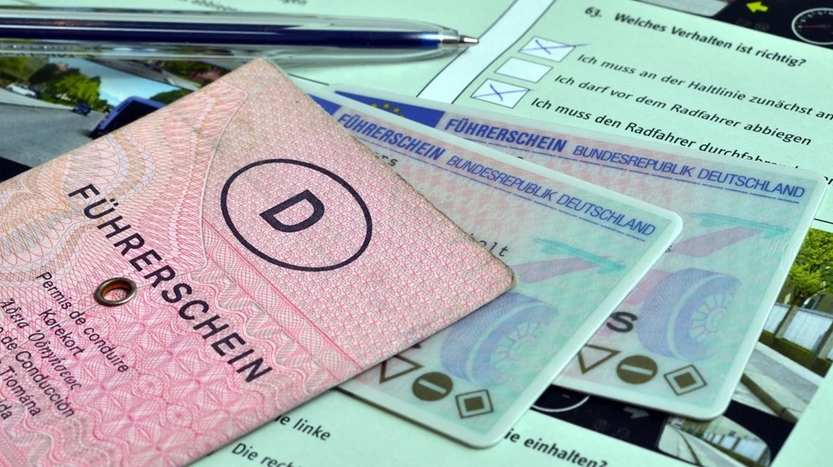 Attention : les permis de conduire format carte bancaire délivrés entre 1999 et 2001 ont une date limite