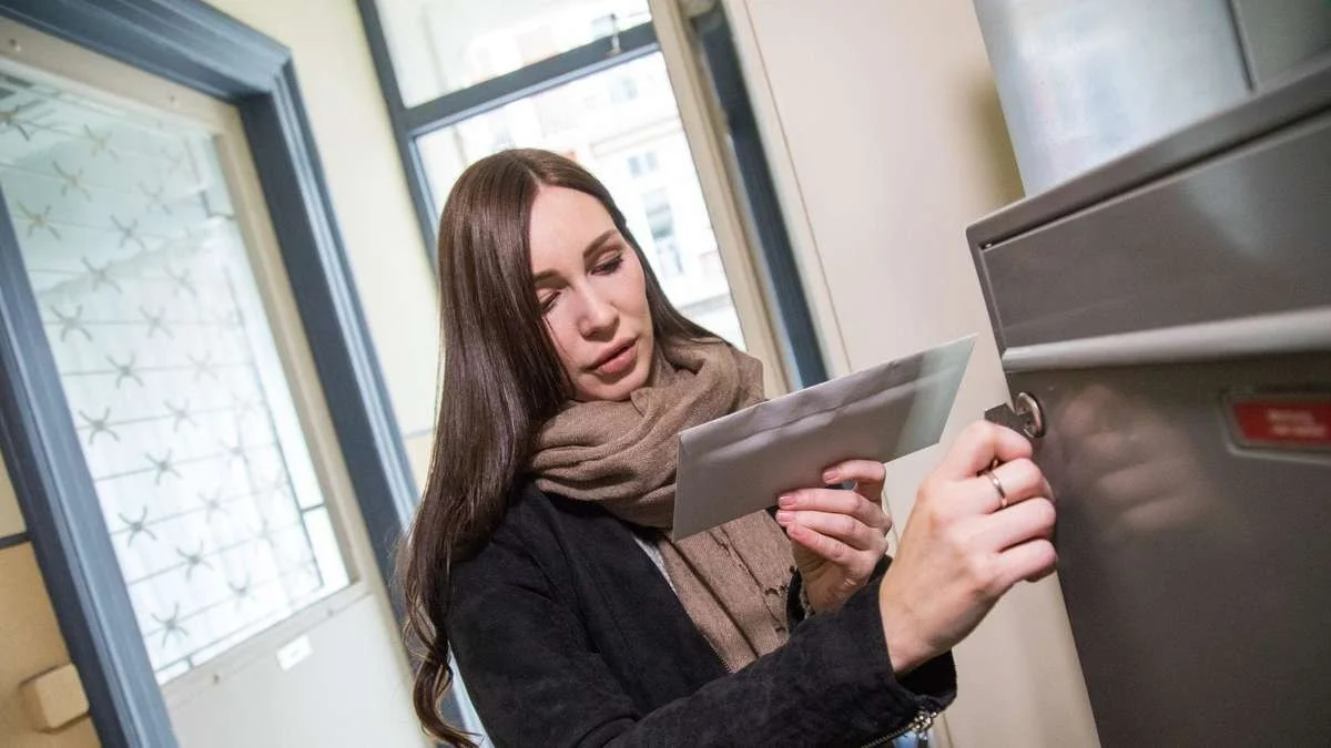 Le piège de la carte jaune DHL : pourquoi il ne faut jamais scanner le code QR pendant la période des fêtes