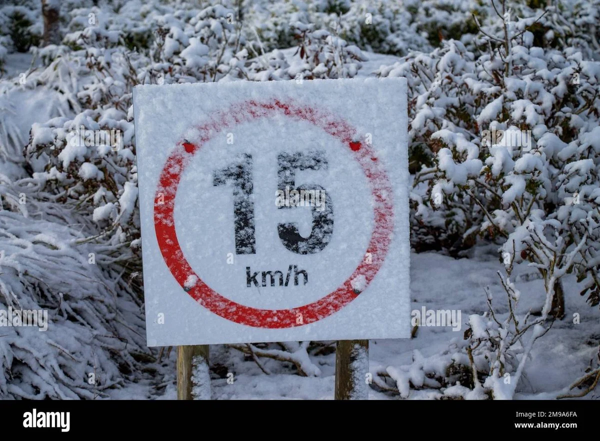 Le panneau flocon de neige sur la route : 3 cas où la limitation de vitesse s