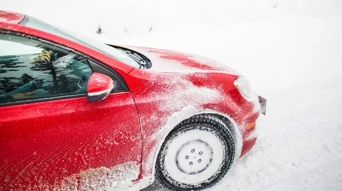 Le démarrage en seconde sur glace : l'astuce ultime ou un piège coûteux pour votre voiture ?